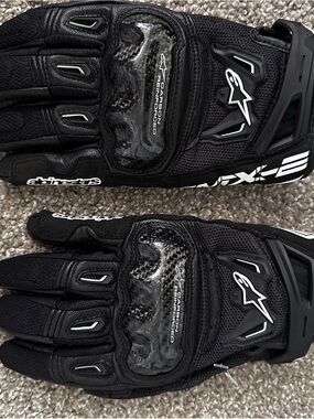 Alpinestars SMX-2
Air Carbon V2 Gloves Men's Riding Gloves